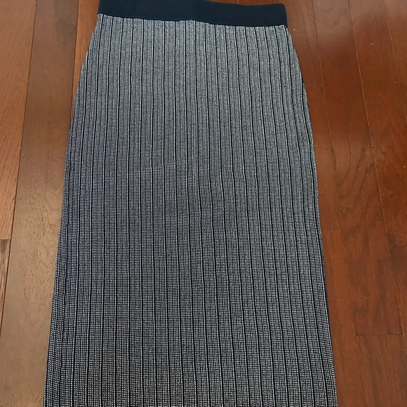 Banana Republic SWEATER PENCIL SKIRT Navy Stripes  Size Small - Picture 7 of 7